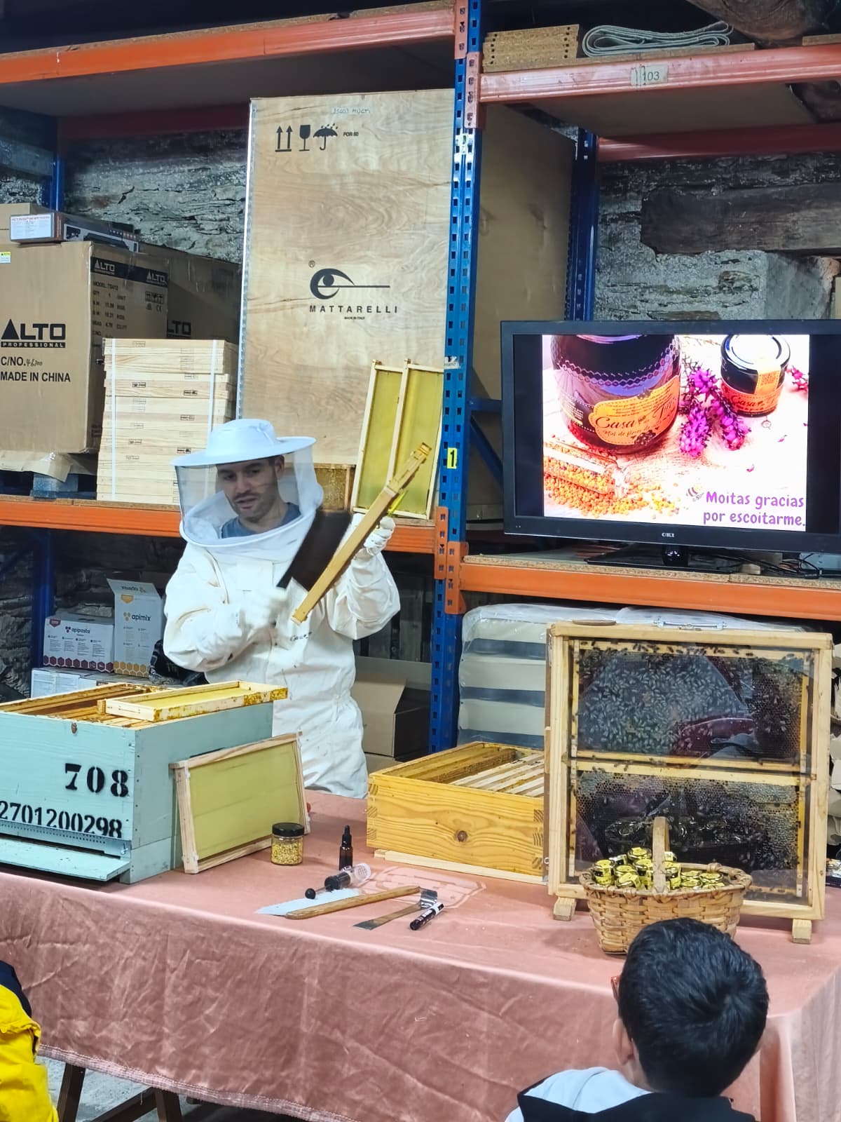 El colegio de As Nogais visita Mel Casa da Torre para descubrir el mundo de las abejas
