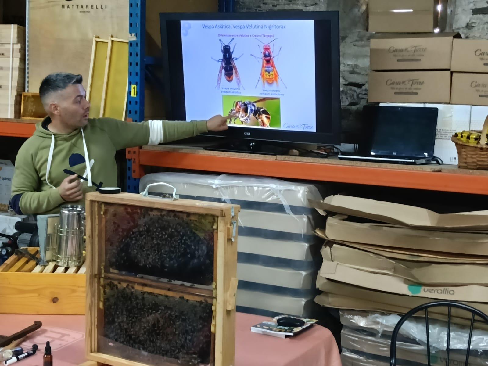 A visita do CEIP de Oural: unha aventura para descubrir o mundo das abellas